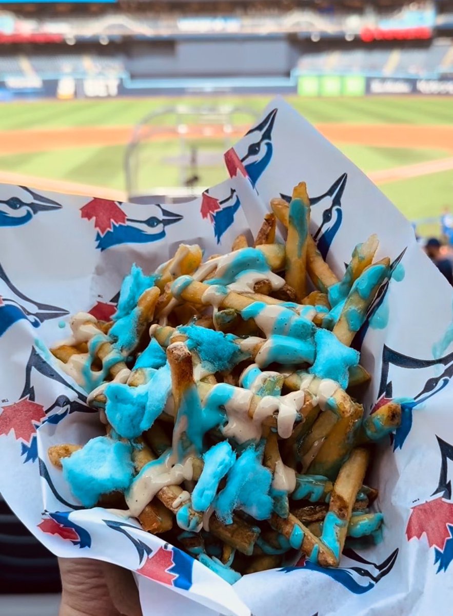 BussinWTB's tweet photo. Cotton candy fries topped with blue mayonnaise and actual cotton candy are being served at Toronto Blue Jays games 🤮 https://t.co/HChMbCRV0Z