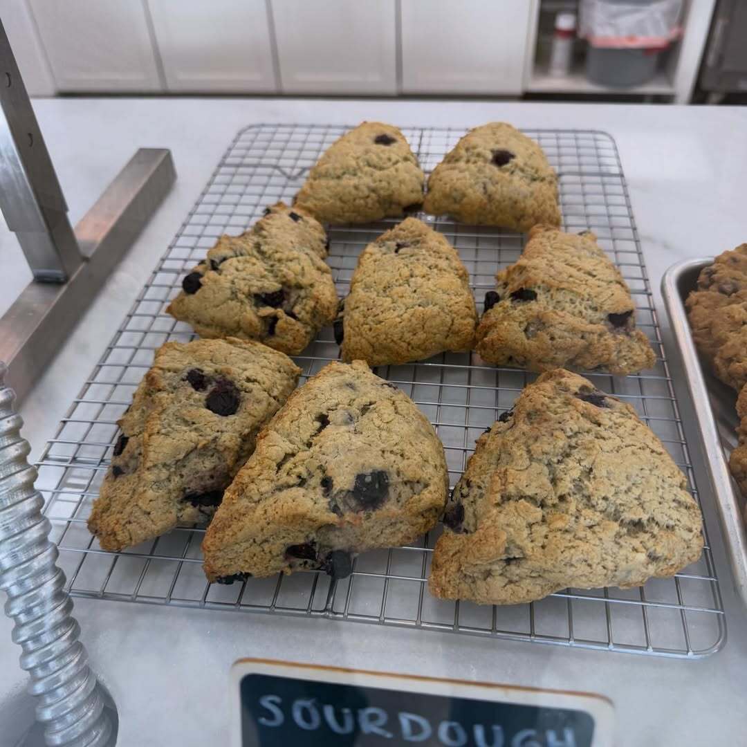 SheridanPondApt's tweet image. Feel-good food, made simple 🥣 Bōn Broth Bar serves up rich, slow-cooked broths, nourishing bowls, fresh pastries, and wholesome meals crafted with quality ingredients. It’s comfort food that fuels you from the inside out.

📷: @bonbrothbar
#BonBrothBar #EatLocal
