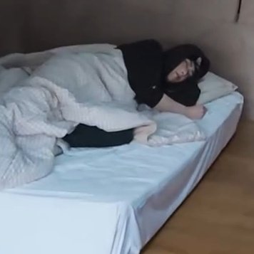 저번부터 자는척 연기가 수준급임