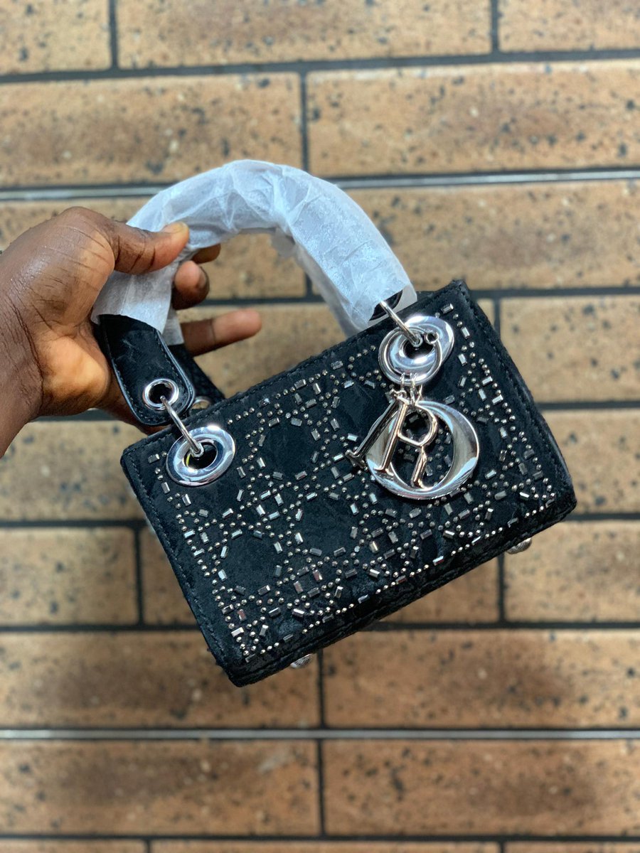 HMshoppers's tweet photo. Mini bag

#23k https://t.co/unIclXofyb
