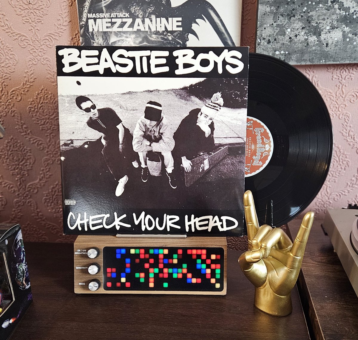 VinylHaggis's tweet image. 34 years ago to the day the Beastie Boys released 'Check Your Head' 🔥🎶🤙

#NowPlaying Beastie Boys 

#vinylcollection #vinylcommunity #vinylrecords  #nowspinning #beastieboys #checkyourhead  #hiphop