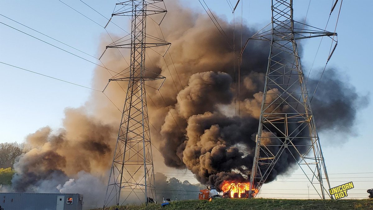 heatwvmag's tweet photo. Check out our second installment of Fire to the Prisons, a regular column in Heatwave Magazine dedicated to prisoner’s struggle. Here, we turn to two groups of comrades, @fireantdefense  for an update on the Atlanta 61, and @carenotcages  on Midwest prison abolition — https://t.co/vy2urAnBJD