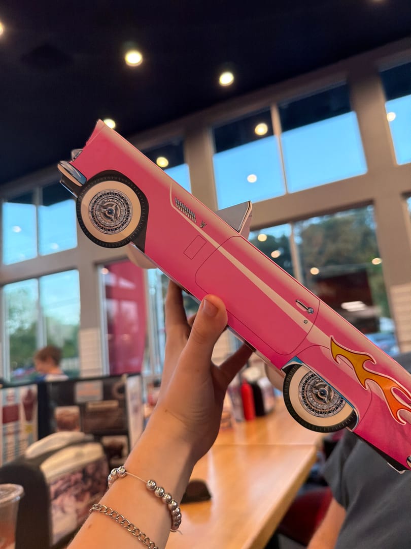 Hwy55Burgers's tweet image. beep beep #Hwy55 #FreshAt55 #RetroVibes #TreatYourself #ShakeLife #MadeToOrder #BurgerFriends #HighwayGoers #FreshFood #People #AwesomePeople #Posing #Pictures #Music #Community #Friends #Hwy #NC #SC #TN #FL #MO