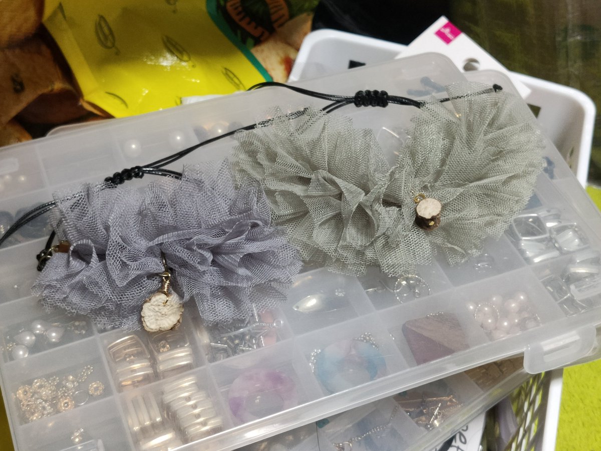 ApeHumi's tweet photo. すみません、
また可愛いを生み出してしまいました。
ブレスレットなんですが…
どうしよう…センスが…
 #humituraape https://t.co/RGYhTo0Mmw