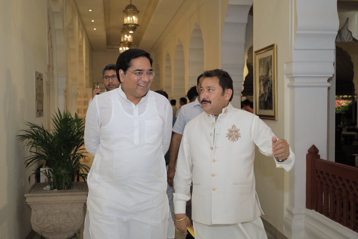 SureshRawatIN's tweet image. आज जयपुर के जय महल पैलेस में श्री जोगेंद्र शर्मा जी के सुपुत्र के वैवाहिक कार्यक्रम में सम्मिलित होकर हार्दिक बधाई और शुभकामनाएं प्रदान की।

#SSR #Jaipur