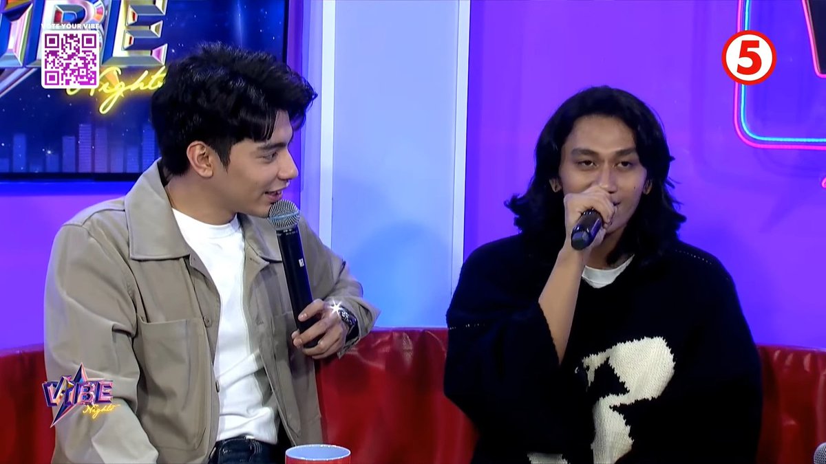 KapatidInsider's tweet image. Maraming local stars ang nainispire sa kanyang music journey plus he also shares his process sa paggawa ng kanta which is call careful curation.

#VibeNightsTV5
#VibePH #VibeTV5
#TodoMaxPrimetimeSingko