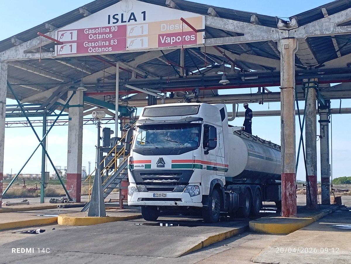 Cubapetroleo1's tweet image. Las operaciones no cesan en la Refinería Cienfuegos S. A. Se labora intensamente las 24 horas para procesar todo el crudo importado de #Rusia y lograr la distribución de sus derivados (GLP, gasolina, diésel y fuel oil) hacia  los diferentes destinos en el menor tiempo posible.