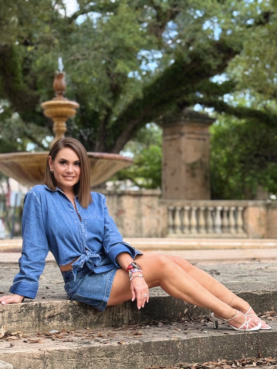MenchacaOficial's tweet image. Martes con M de Maravilloso 🥰💞 
. 
. 
.
.
. 
#tvhost #entretenimiento #host #telemundo #televisión