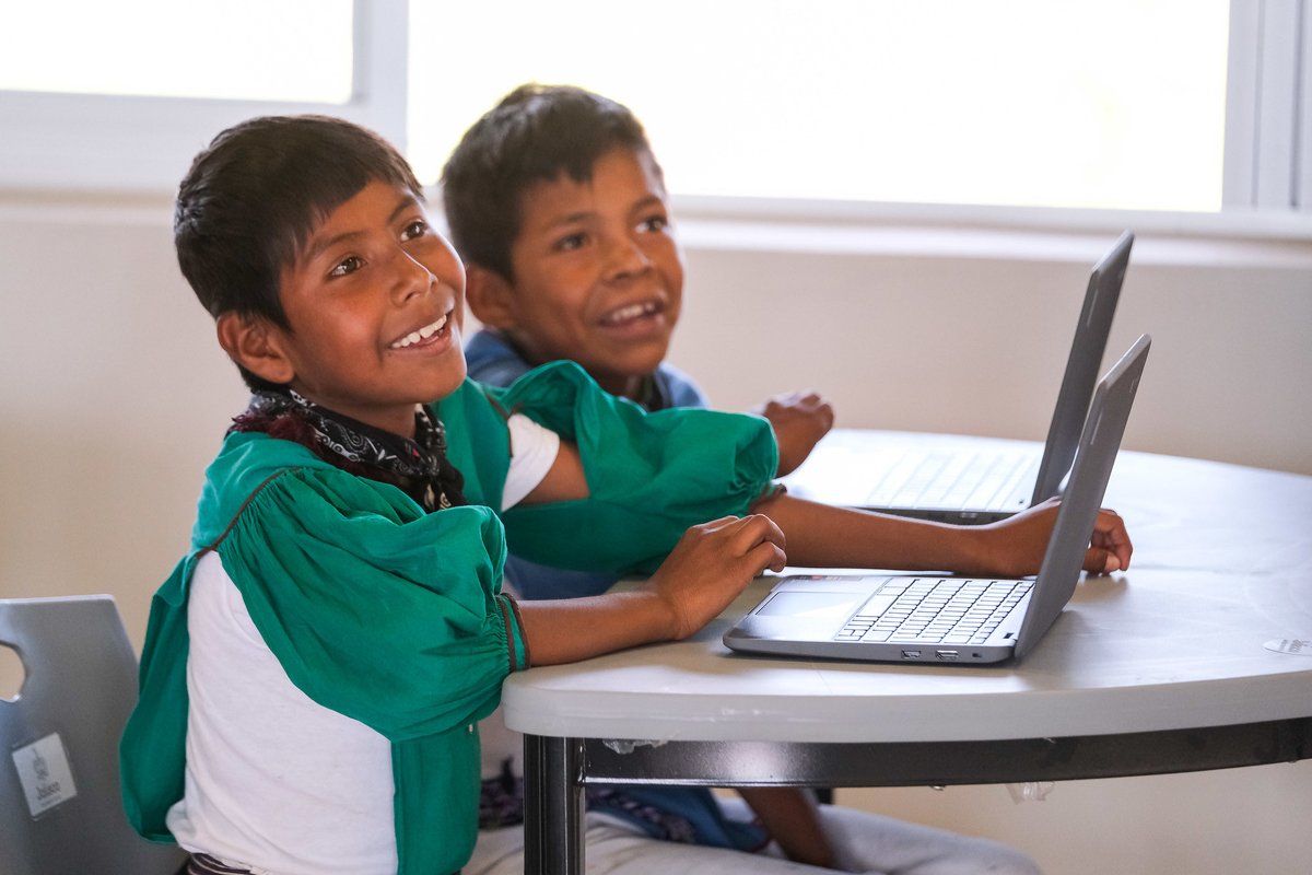 PabloLemusN's tweet photo. En nuestro estado nace el talento y lo apoyamos. Con escuelas modernas y equipadas, clases de música y aulas digitales, las niñas y los niños reciben todo lo necesario para que estudien y su creatividad vuele. 

Además, apostamos por políticas públicas, alianzas estratégicas e inversión en infraestructura brindando un ecosistema para la creatividad e innovación, que son motores clave del desarrollo económico que se traducen en inversiones, más empleos y mejor calidad de vida. 

En el Día Mundial de la Creatividad e Innovación seguimos comprometidos y trabajando para consolidarnos como el epicentro de la innovación y las industrias creativas de América Latina.