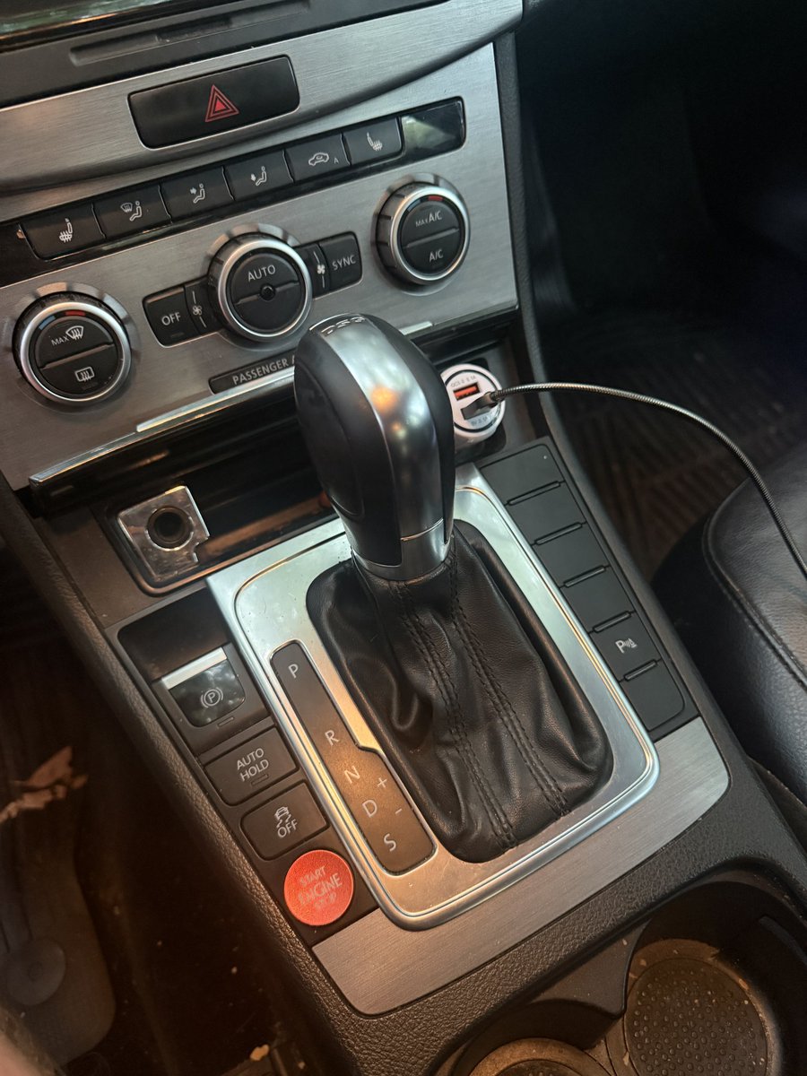 Maxi Mostajo tweet media