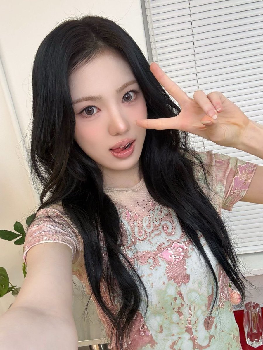 /..♥️ 토끼로 변장한 공주! tweet media
