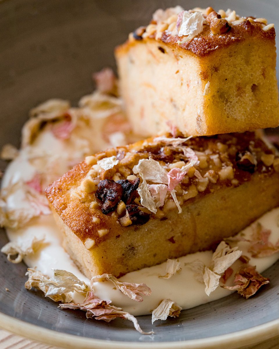 TMH_TN17's tweet image. The perfect pudding awaits at our award-winning pub! You won’t be able to resist tasty pear, almond, and grapefruit loaf, which comes with some orange blossom crème fraîche for a deliciously decadent, fragrant, and fresh dessert to indulge in.

#pubfood #seasonalfood #publife