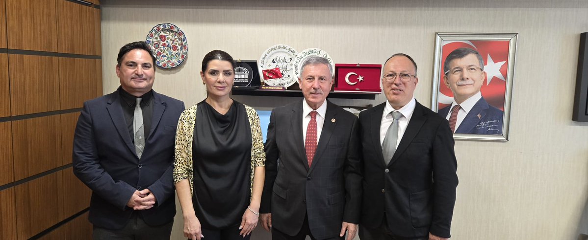 DİŞHEKSEN yönetimi olarak, Yeniyol Grubu, Grup Başkan Vekili ve Gelecek Partisi 28. Dönem Muğla Milletvekili, Doç. Dr. Selçuk Özdağ’ı ziyaret ettik. Gerçekleştirilen görüşmede, kamuda görev yapan diş hekimlerinin mevcut sorunları kapsamlı bir şekilde ele alınmış, sahada yaşanan