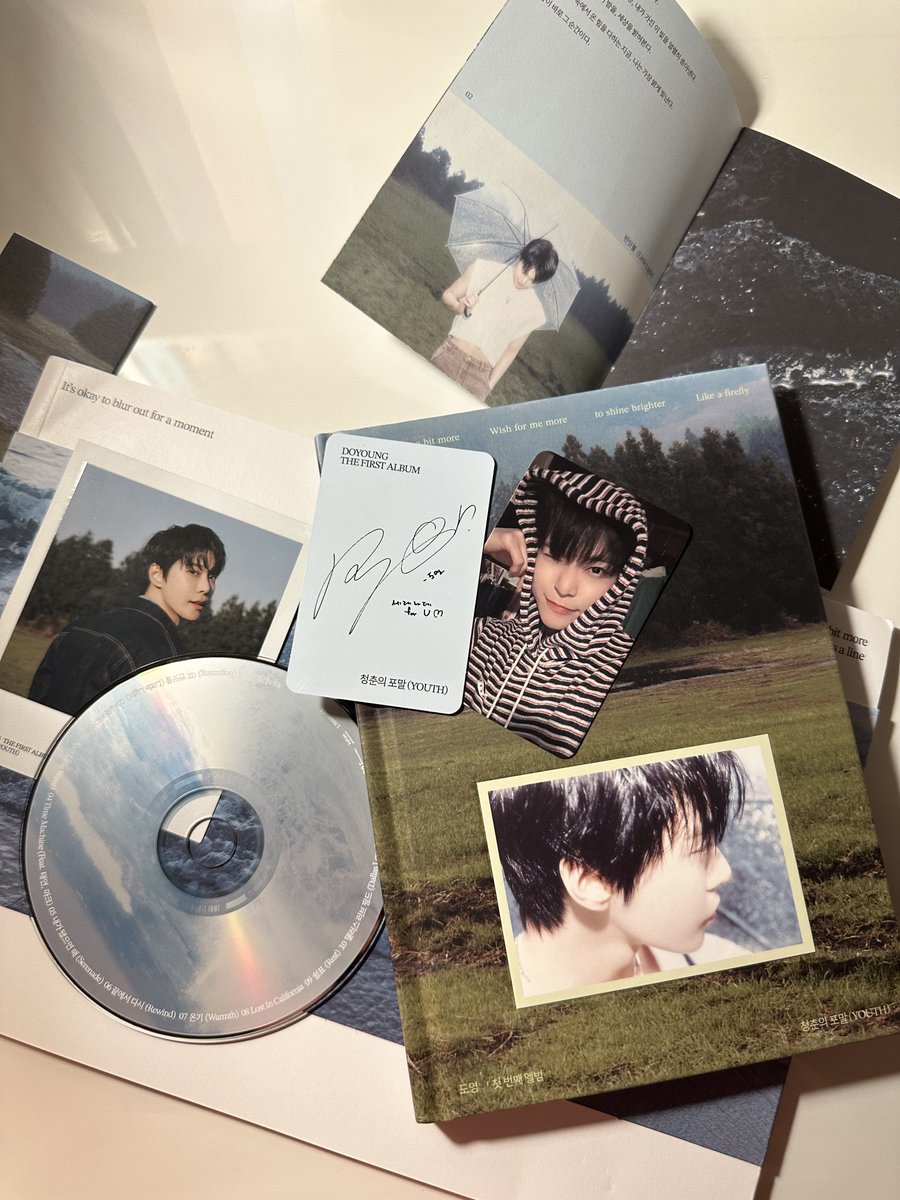 dyoungcore's tweet photo. such pretty albums with all of doyoung’s elements. thank you for these masterpieces, soloist doyoung! ★ 🌊🪽🍀🩵 

#도영이와_피워낸_새봄의_2주년
#SoloistDOYOUNG2Years https://t.co/oJnB9EN8uz