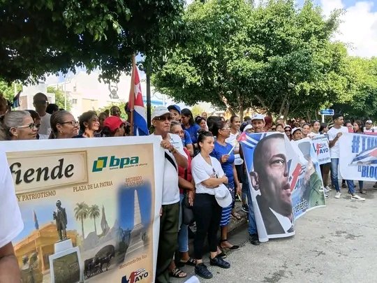 #CTCGRANMA Como parte de las actividades del primero de mayo se realiza en #Bayamo el festival de carteles #LaPatriaseDefiende