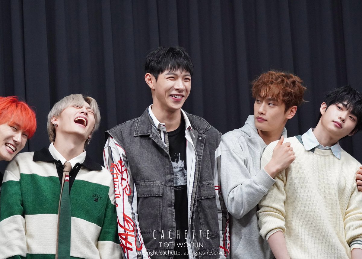 cachette_w's tweet photo. 𝙏𝙄𝙊𝙏♥𝙇𝙊𝙏𝙄 2𝙣𝙙 𝘼𝙣𝙣𝙞𝙫𝙚𝙧𝙨𝙖𝙧𝙮
툐티와 함께 만든 2주년 진심으로 행복했어🖤
앞으로도 오래오래 함께하자
항상 이렇게 웃어줘

#티아이오티
#김민성 #KIMMINSEOUNG
#금준현 #KUMJUNHYEON
#홍건희 #HONGKEONHEE
#최우진 #CHOIWOOJIN
#신예찬 #SHINYECHAN https://t.co/E8RmDRGP6y