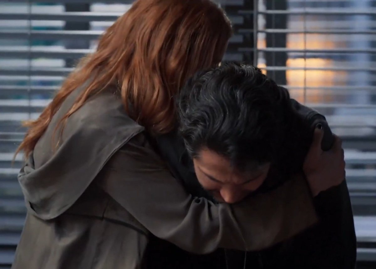 não EXISTE isso do paulinho não ser padrinho da juquinha eles são irmãos, esse plot vai totalmente contra toda a construção dos personagens e da relação deles dois