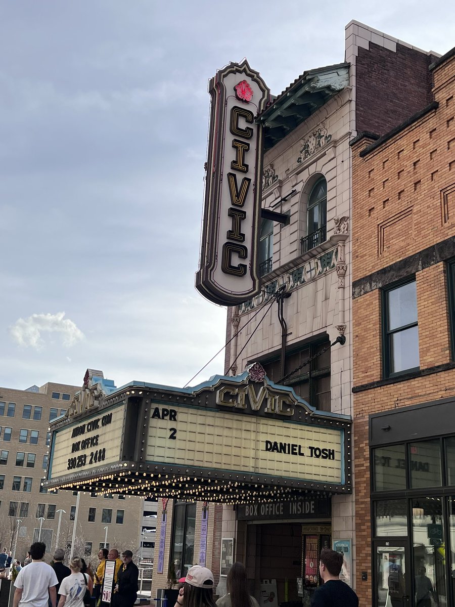 𓅲 Lou D. Zapatista 𓅇 tweet media