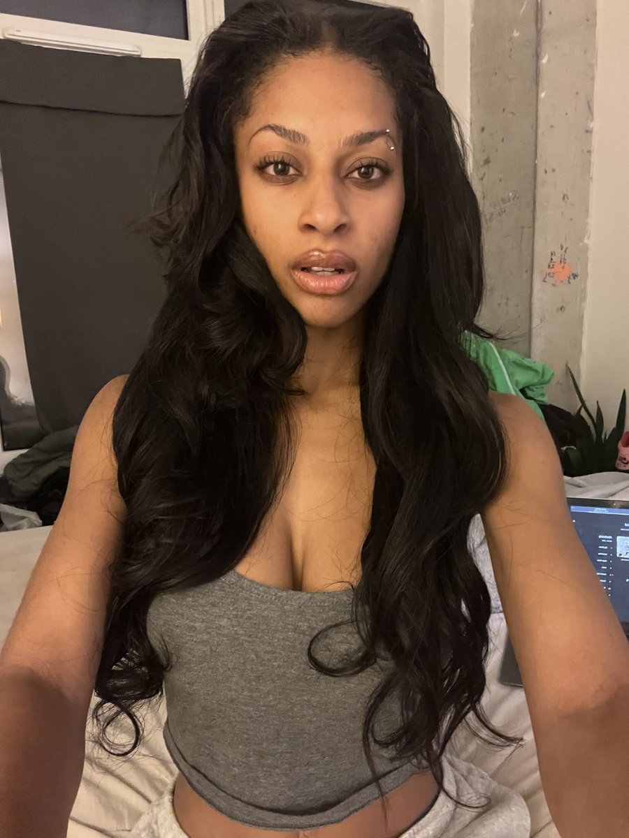Maya Avery tweet media