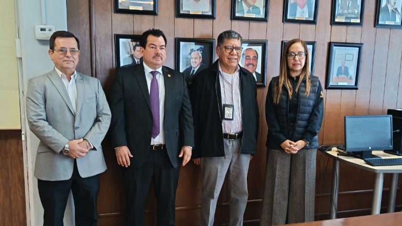 IfdpTamps's tweet image. 🤝 El Mtro. Jesús Florentino Pérez García, Delegado del IFDP en Tamaulipas, y la Lic. Zaida Dalila Guevara Cortina se reunieron con el Dr. Edy Izaguirre Treviño, Director de la Facultad de Derecho y Ciencias Sociales Victoria de la UAT

📚 Fortalecemos la colaboración

#IFDP #UAT