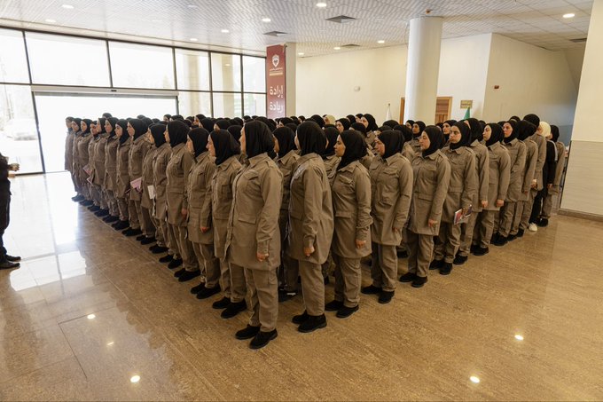 SawadyM's tweet image. the Syrian women police institute receives its first batch. 
Syrian interior minister inaugurated the institute last month. #Syria
syria-news-report.blogspot.com/2026/03/syria-…