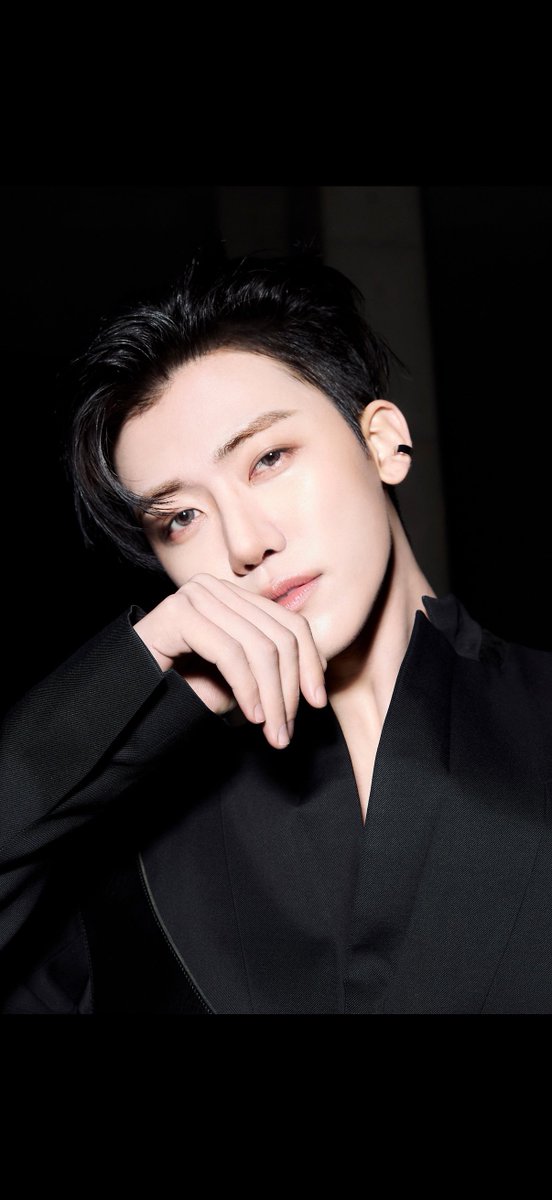 “I originally dreamed of becoming a computer programmer, but by chance I came to SM and now I’m able to stand before you as part of SMROOKIES! I’ll show you lots and lots of growth! I’ll work hard and enjoy it to the fullest so I can become the best artist.” —jaemin 2015 

he