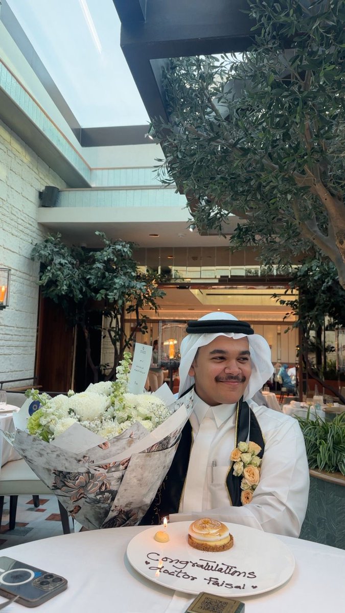 _FaisalBinNaif's tweet photo. ﴿رَبِّ أَوْزِعْنِي أَنْ أَشْكُرَ نعْمَتَك﴾

"ماذا أقولُ وخيرٌ مِنهُ يَغمُرني
الحمدُللهِ ملءَ الأرضِ والناسِ"

بحمدالله ومنته وفضله تخرجت من كلية الطب بمرتبة الشرف الثانية، 
وأخص بالشكر والداي اللذانِ لازمت دعواتهم مسيرتي 

مرحلة جميلة بكل محطاتها ❤️
واسأل الله التوفيق بالقادم https://t.co/EmlUErOR1l
