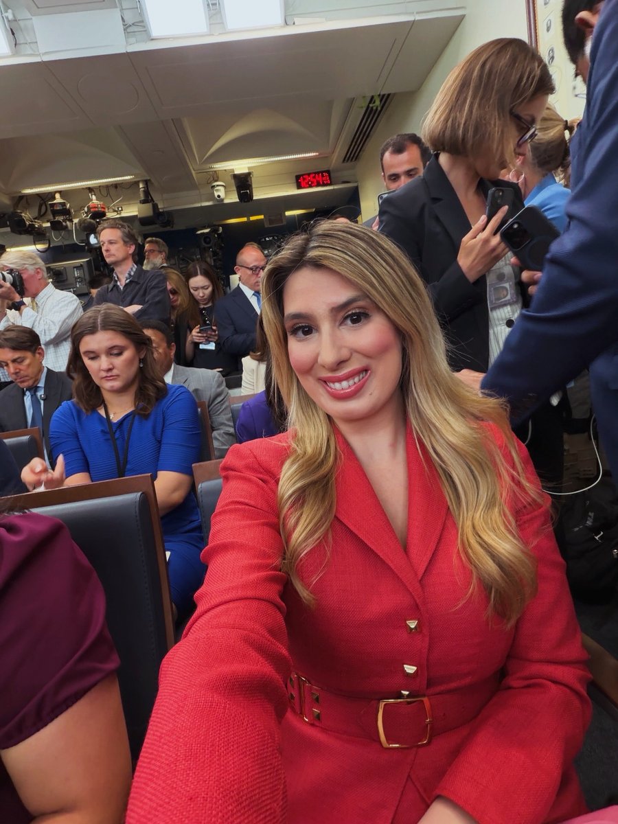 alana_austin's tweet image. This week, tracking the Virginia special election on redistricting fight, which could shape the balance of power in Washington, DC, developments out of Iran and possible talks in Pakistan, and much more! Stay tuned! 📺🤝 

#bts #behindthescenes #news #politics #whitehouse