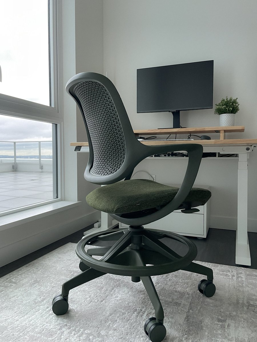 deskyau's tweet photo. When the upgrade looks as good as it feels 😮‍💨😍

The Evoque Low Back Office Chair in Dark Green, paired with the drafting kit, delivers ergonomic support with a bold, modern look!

#Desky #DeskSetup #HomeOfficeStyle #WorkspaceUpgrade https://t.co/xUFjieW4Mv