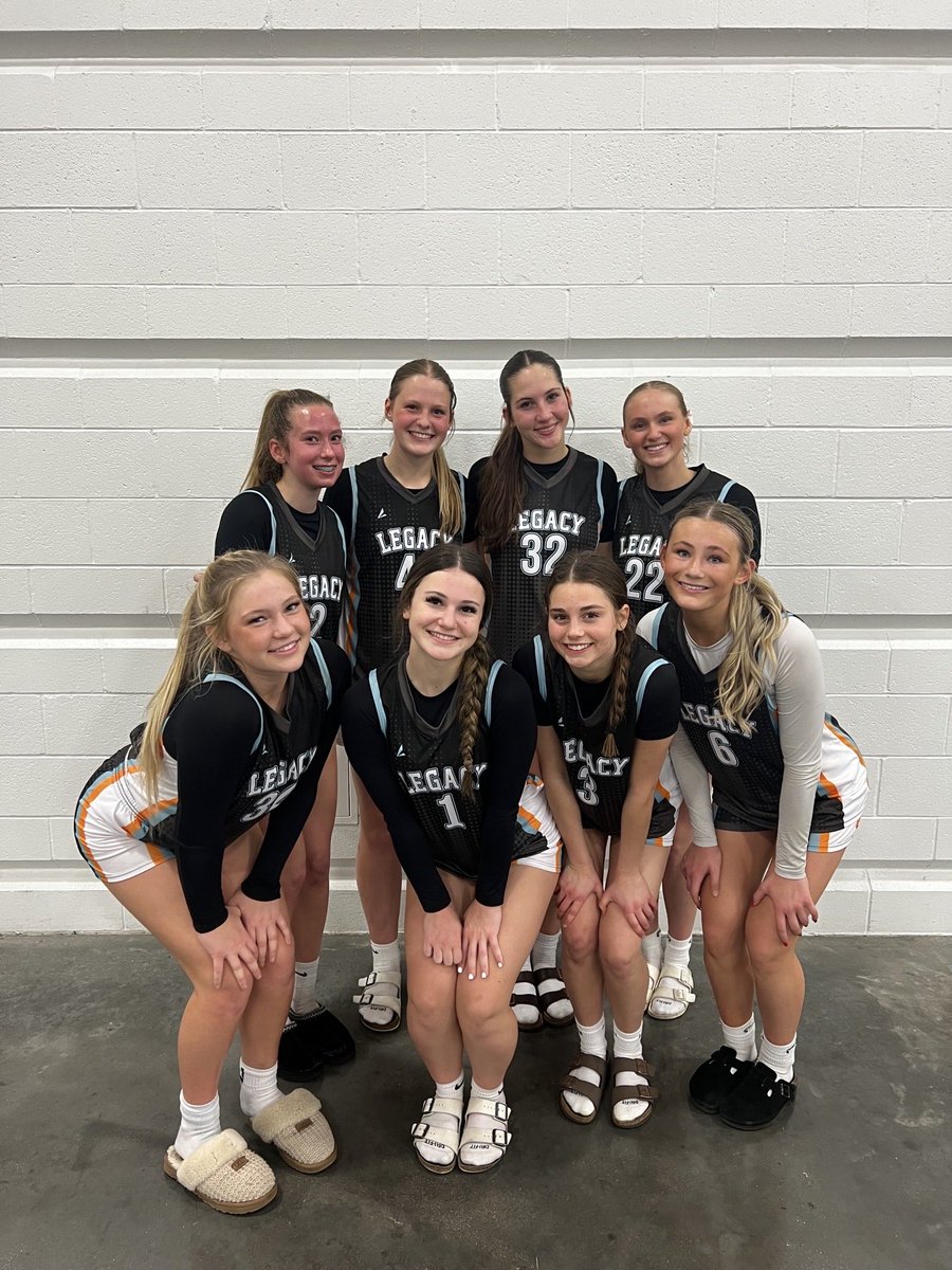 CharlotteHuls28's tweet photo. Had a fun weekend at the Windy City Classic and can’t wait for the state prelims May 1-3.  @sheu83 https://t.co/cODPHc49Dg