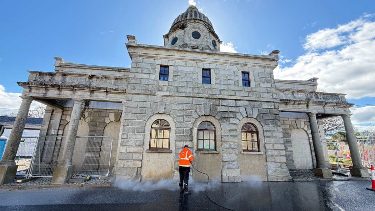 pmacdublin's tweet photo. Work in progress. We love getting our teeth into a fresh heritage cleaning project. This beautiful Georgian building, dating back to 1740, is about to receive the #PMAC treatment. We’re looking forward to revealing the final result.
https://t.co/IEDkbeNDsH
#heritagecleaning https://t.co/2WkJhwZnlr