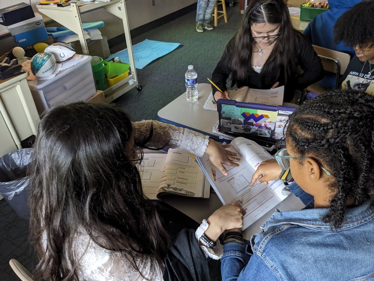 StevenHBuhr1's tweet image. Sending messages through codes...including some Morse codes. @NorthWayneElem @MrsWey10 #wearewayne #igettoteach6thgrade #scienceiscool