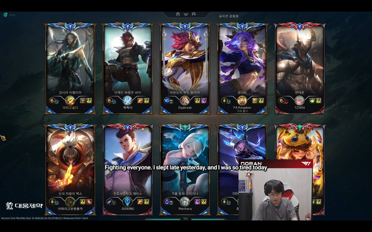 YEOKSIEXO's tweet image. BOO HYUNG??!?!?! WE'RE GETTING CLOSER TO THAT MEET UP AGAIN I FEEL IT #DELUSION