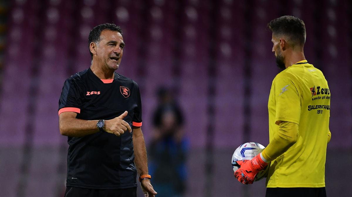 salhincrow's tweet image. Here's my chat with Michelangelo #Rampulla: "#Juve is on the right path to winning again. No to Bernardo #Silva and #Lewandowski, I'd take #Palestra and #Pinamonti. And about the goalkeepers..."
@_Morik92_