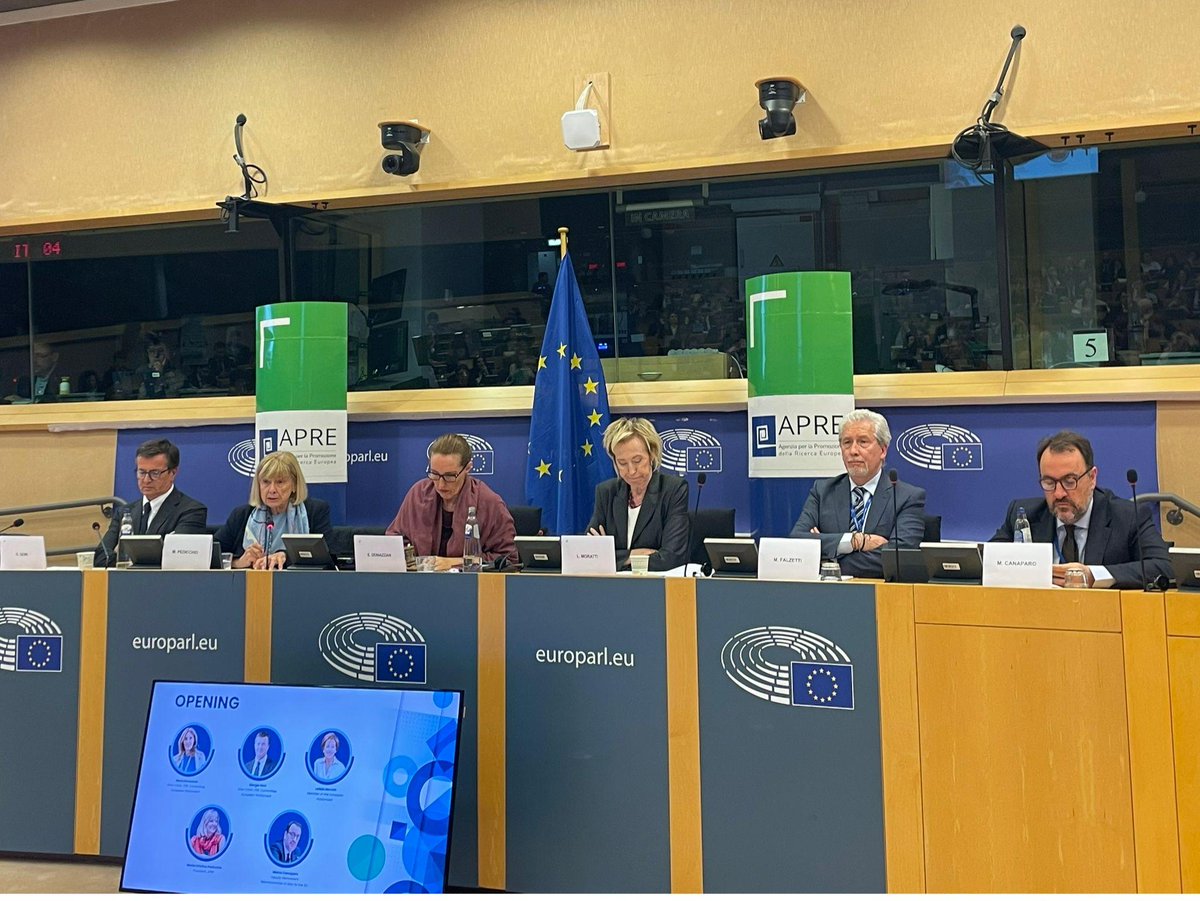 apre_it's tweet image. 🟢 Iniziato l'evento "La ricerca e innovazione italiana in Europa: verso il nuovo #HorizonEU e il Fondo per la Competitività"

📍 Al via il confronto per discutere il ruolo dell’🇮🇹 nel futuro panorama 🇪🇺 della R&amp;amp;I

📺 Diretta streaming 👉 shorturl.at/sfBqL
#versoFP10