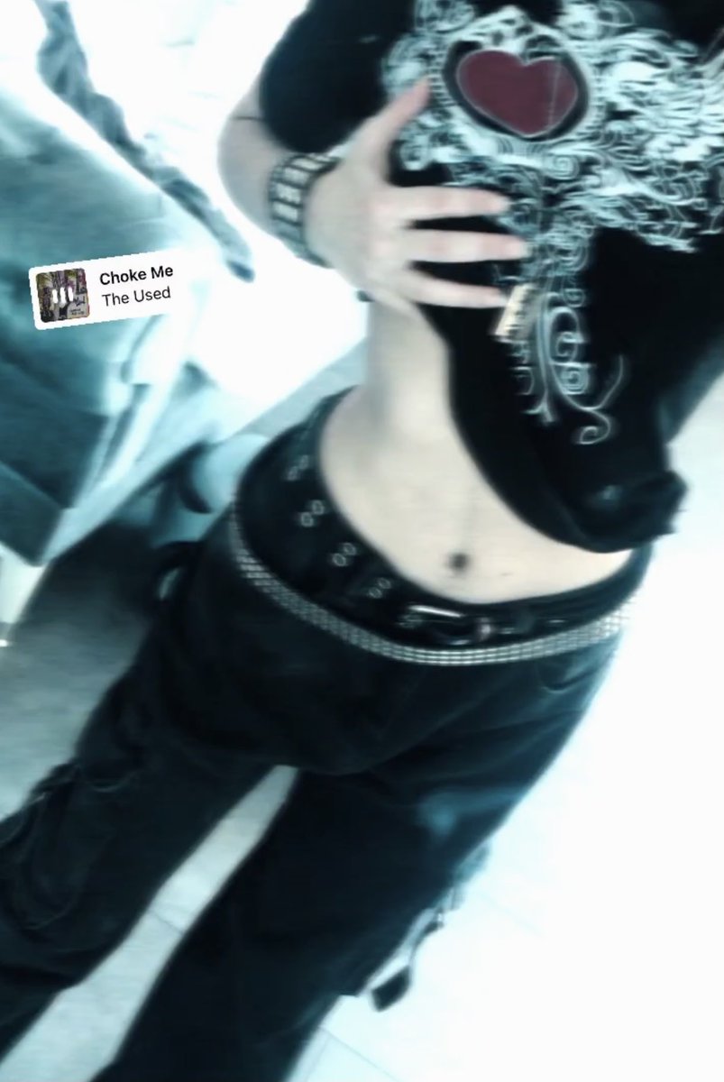 AVRILWASHERE_'s tweet image. I fuck with this fit

#emo #alternative