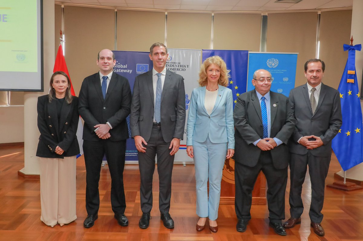 mriquelme1's tweet photo. Con apoyo de la #UE, lanzamos el programa SiCALIDAD para robustecer integralmente el sistema nacional de la calidad. 💪🇵🇾

Buscamos optimizar la coordinación interinstitucional y desarrollar capacidades técnicas esenciales en normalización, metrología, acreditación y evaluación de la conformidad.