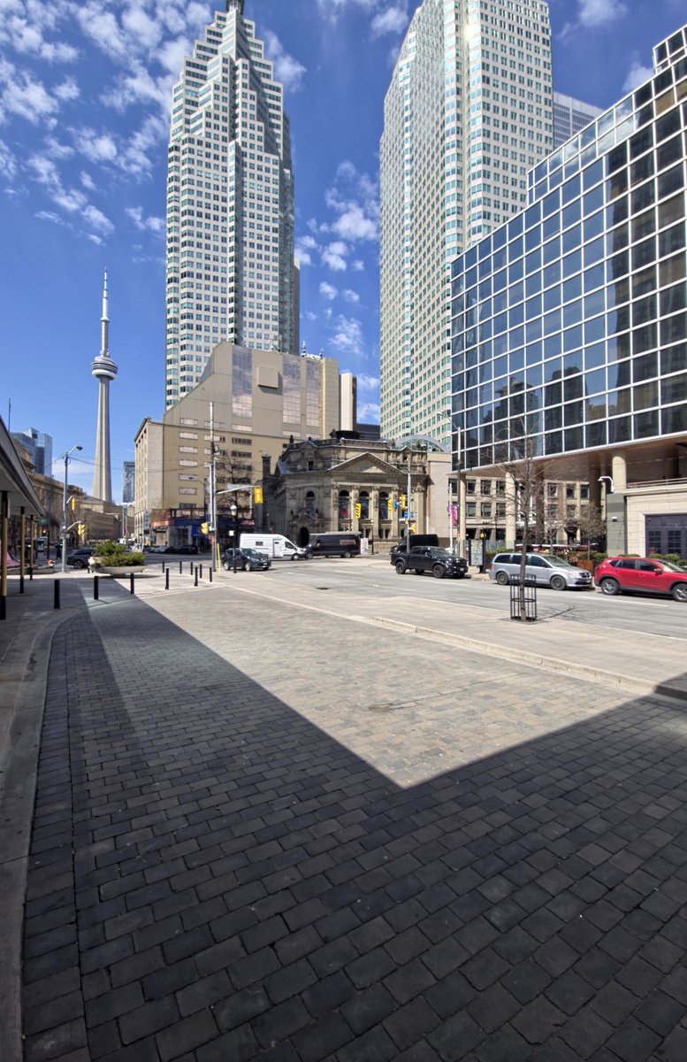 XRPee1983's tweet image. I just went for a stroll to grab me some lunch. It's actually nice out for a change, it's about fuckin' time.🌞

#Toronto #Canada #walk #sunshine
