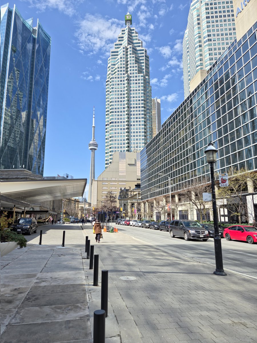 XRPee1983's tweet image. I just went for a stroll to grab me some lunch. It's actually nice out for a change, it's about fuckin' time.🌞

#Toronto #Canada #walk #sunshine