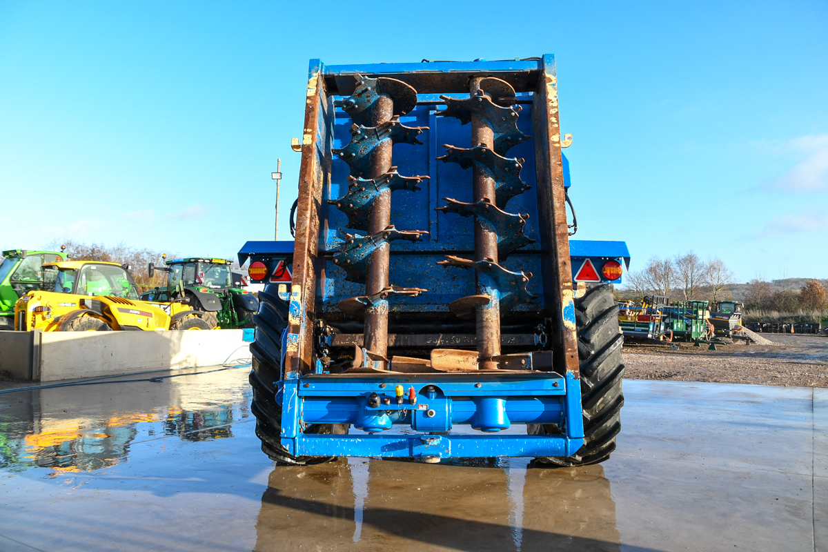 SWHire's tweet photo. 𝗙𝗢𝗥 𝗦𝗔𝗟𝗘
12 tonne Bunning Rear Discharge Muckspreader.
•YOM: 2023
•Air &amp; hydraulic brakes
•Rear draw bar
•Slurry door
•Auto light covers
•580/70R38 Tyres
•LED lights
•Wide angle PTO

Enquire via our website or call the office:
https://t.co/NDIlncSIE2 https://t.co/pYAcUXjCJa
