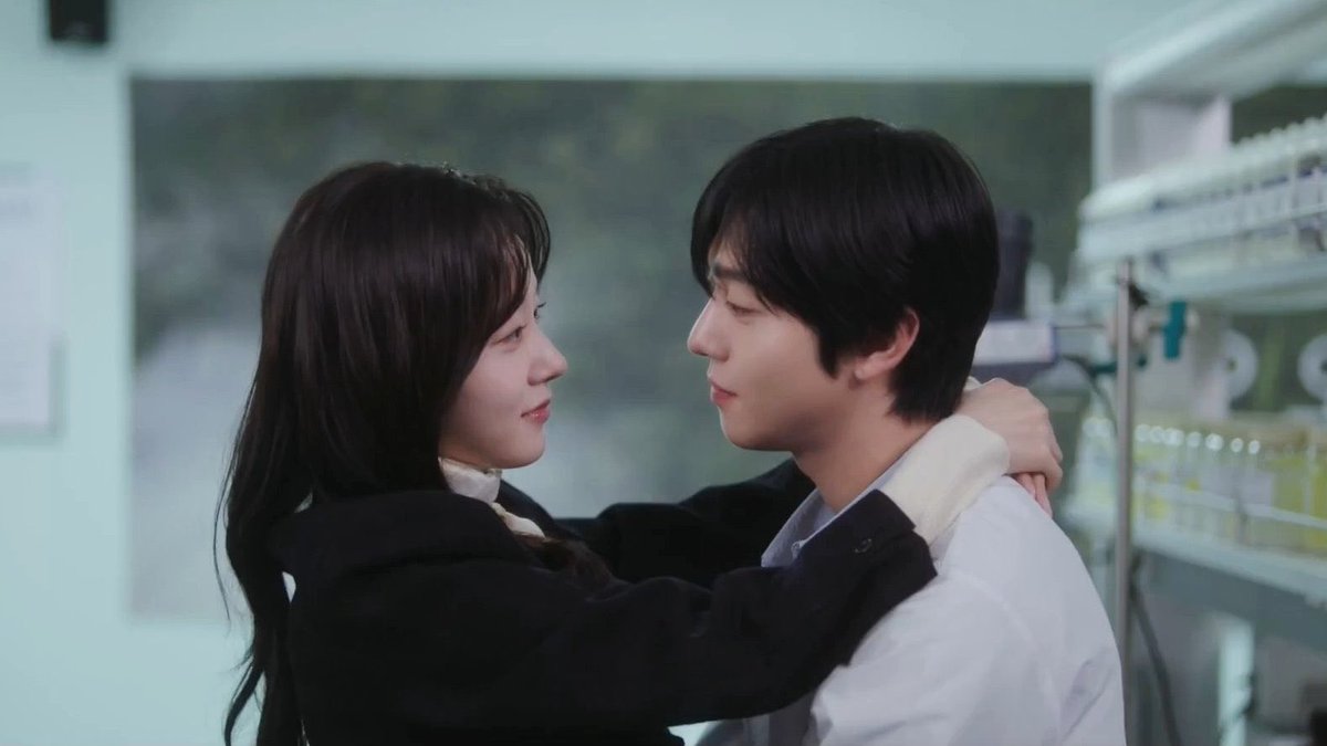 오늘 우리 만나자 9시 알지?
드디어 오매진 D-day라니………
안효섭 드라마 3년만이라 너무 떨리고 설레고 두근대고 벌써 막 웃음나고💕