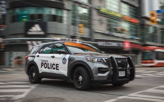 acrossborderz's tweet image. #breaking: A shooting occurred at CF Fairview Mall in North York on the morning of Tuesday, April 21, 2026. One victim was located inside the shopping centre with life-threatening injuries

#fairviewmall #breakingnews