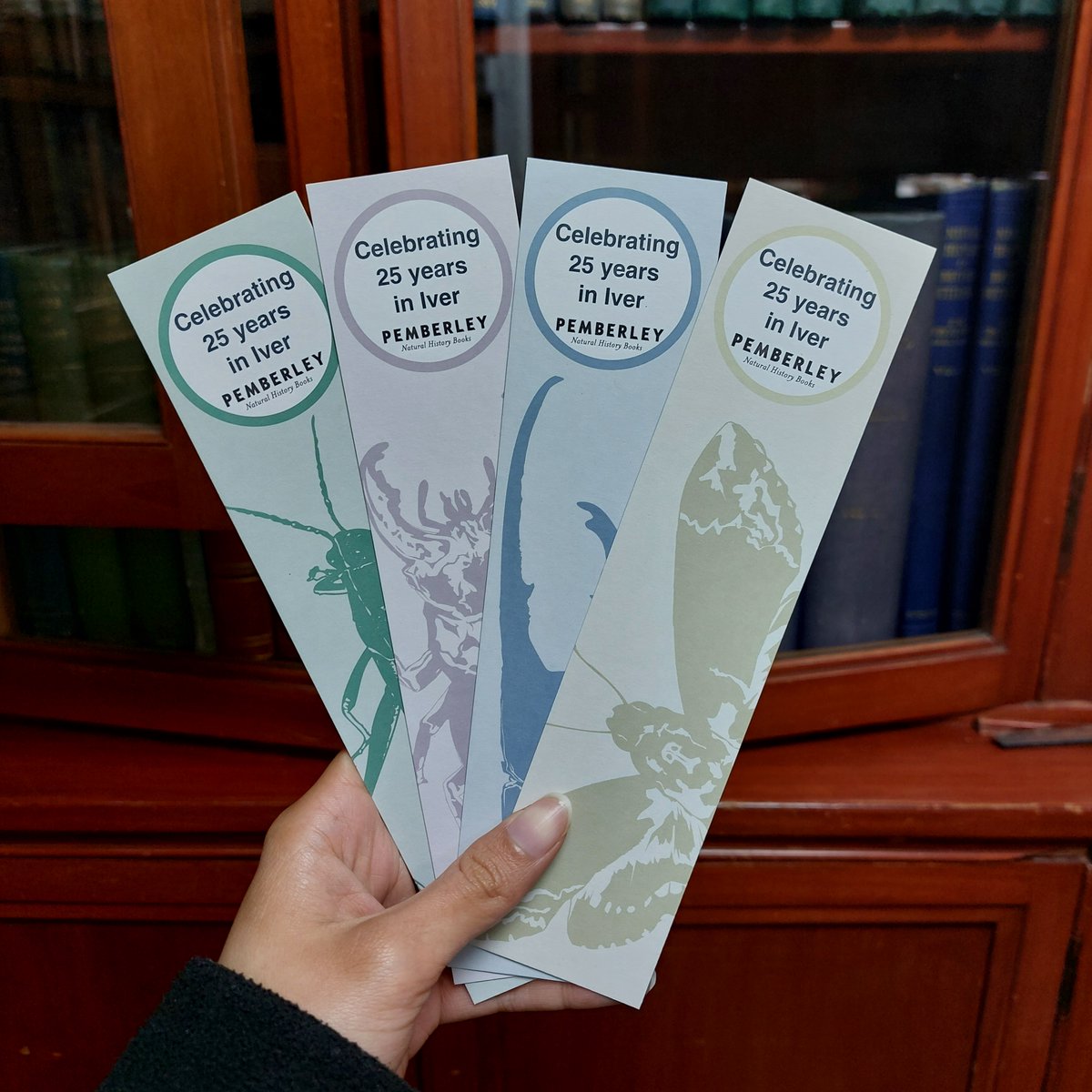 PemberleyBooks's tweet image. We've got new free #goodies to carry on the festivities of our 25th anniversary in #Iver🥳
Order now to secure your exclusive, limited-edition merch!

#PemberleyBooks #FreeGoodies #ExclusiveMerch