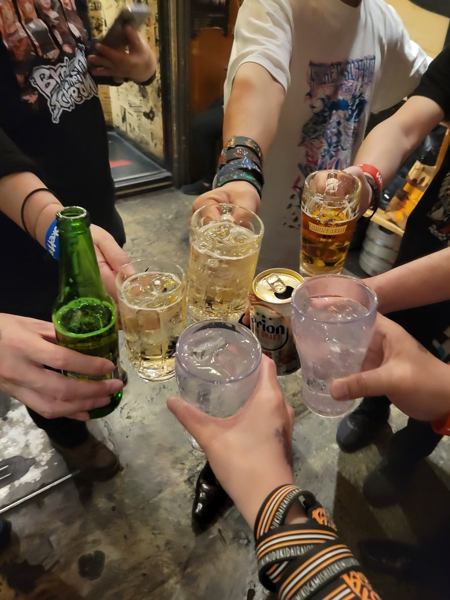 nkymkrg's tweet image. ソナーさんが好きすぎて幸せ過ぎたって話。
ヨロパツアーの飛行機取ってたらみんな帰ってた寂し。酒部たくさんありがとうございました♡
 #BBTS酒部
#BBTS叫ぶ
#BBTS
#BrokenByTheScream