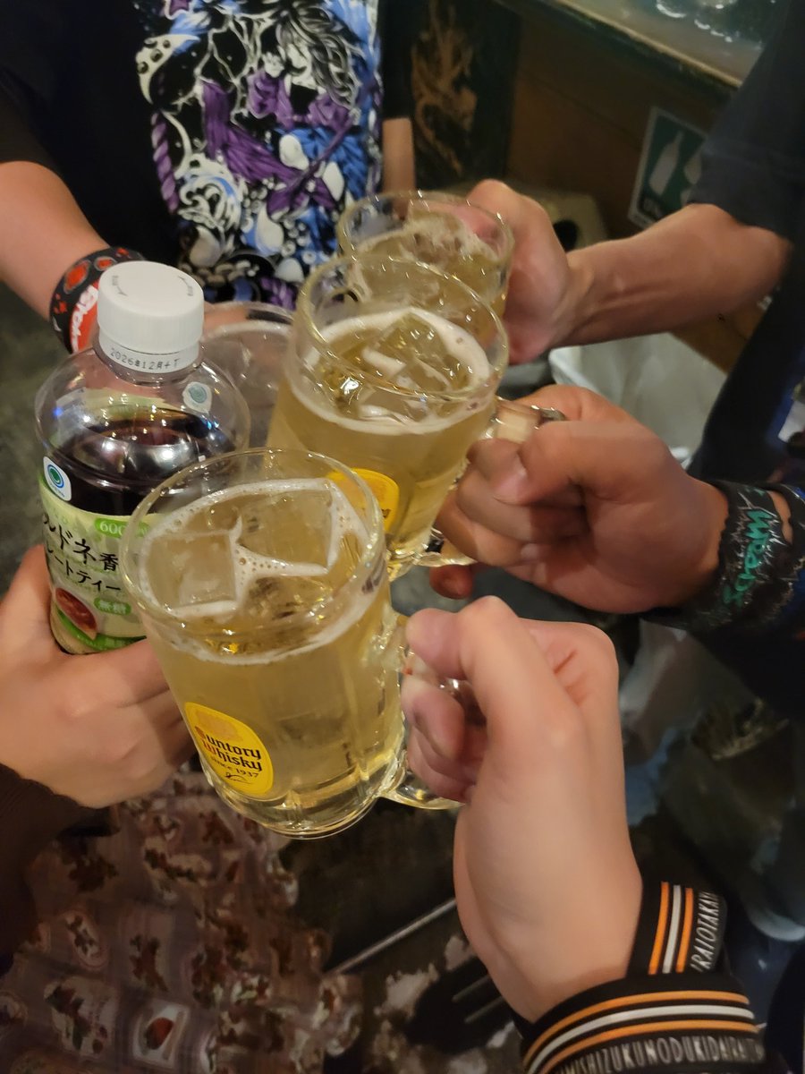 nkymkrg's tweet image. ソナーさんが好きすぎて幸せ過ぎたって話。
ヨロパツアーの飛行機取ってたらみんな帰ってた寂し。酒部たくさんありがとうございました♡
 #BBTS酒部
#BBTS叫ぶ
#BBTS
#BrokenByTheScream