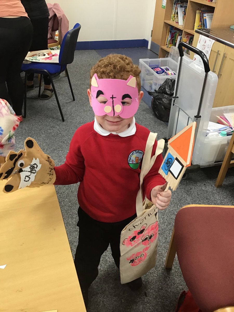 Rotherhamcreat2's tweet image. A fabulous afternoon @ThurcroftInfs with children and families. We brought the book The 3 Little Pigs to life, by creating a range of storytelling props. We have developed are creative art and team work skills. Great reading and listening too. #fabulousfamiies #learningtogether