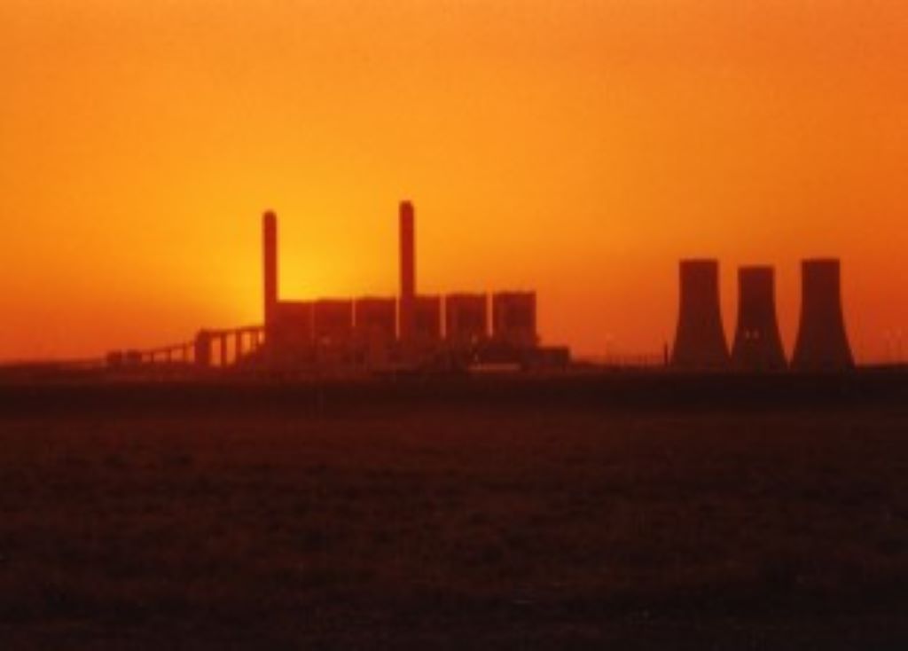 Eskom_SA's tweet image. 📈Eskom’s EAF has improved to 61.81% YTD (1-16 Apr), up from 56.06% last year, despite increased maintenance. 

✅The generation fleet hit 70%+ EAF on 83 days in the past financial year, signalling stronger stability. ⚡️
#Eskom #PowerSystemUpdate #OperationalPerformance #EskomEAF