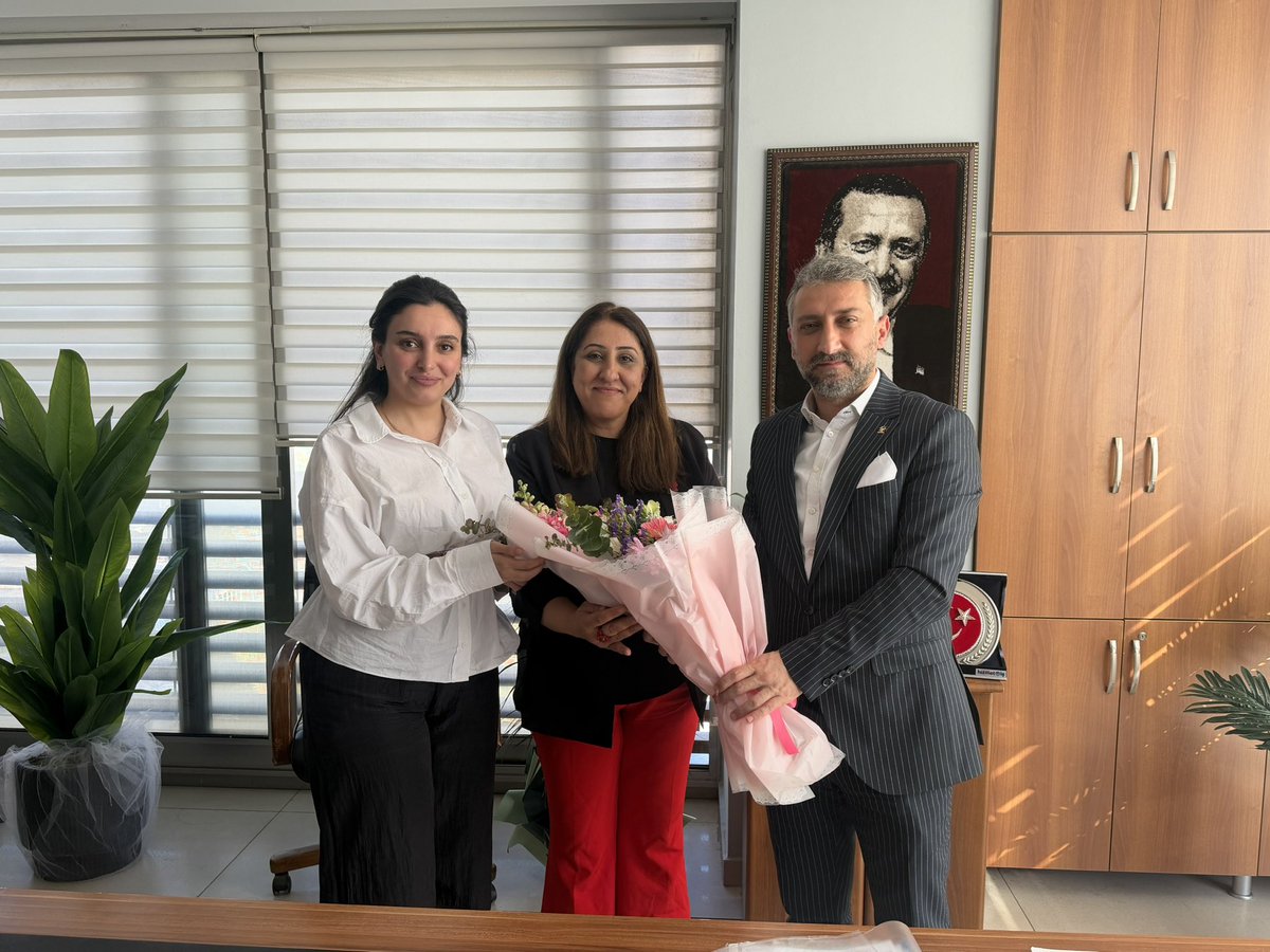 akyenisehirilce's tweet photo. 📍 AK Parti Mersin İl Başkanlığı

İlçe başkanımız Sayın Seyidhan Kartal, ilçe yönetim kurulu üyelerimiz, ilçe kadın kolları başkanımız Sayın Av. Helin Gezgin ve ilçe kadın kolları yönetim kurulu üyelerimiz ile birlikte, AK Parti Mersin İl Kadın Kolları Başkanlığı görevine atanan Sayın Hülya Ekin’e hayırlı olsun ziyaretinde bulunduk.

Nazik misafirperverlikleri için kendilerine teşekkür ediyor, görevlerinde başarı ve muvaffakiyetler diliyoruz.

#AKParti
#Mersin
#Yenişehir