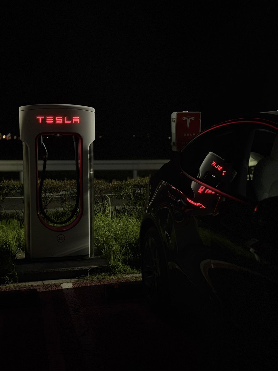tesla_kosodate's tweet photo. 今夜は子連れで突然車中泊旅を敢行しております🙃

夜中でもスーパーチャージャーで20分そこらで80%まで充電できそうなのありがたい

息子は爆睡なので、夫婦で音楽鑑賞ができるの嬉しい。

#テスラ #Tesla https://t.co/u2qsDswyRh