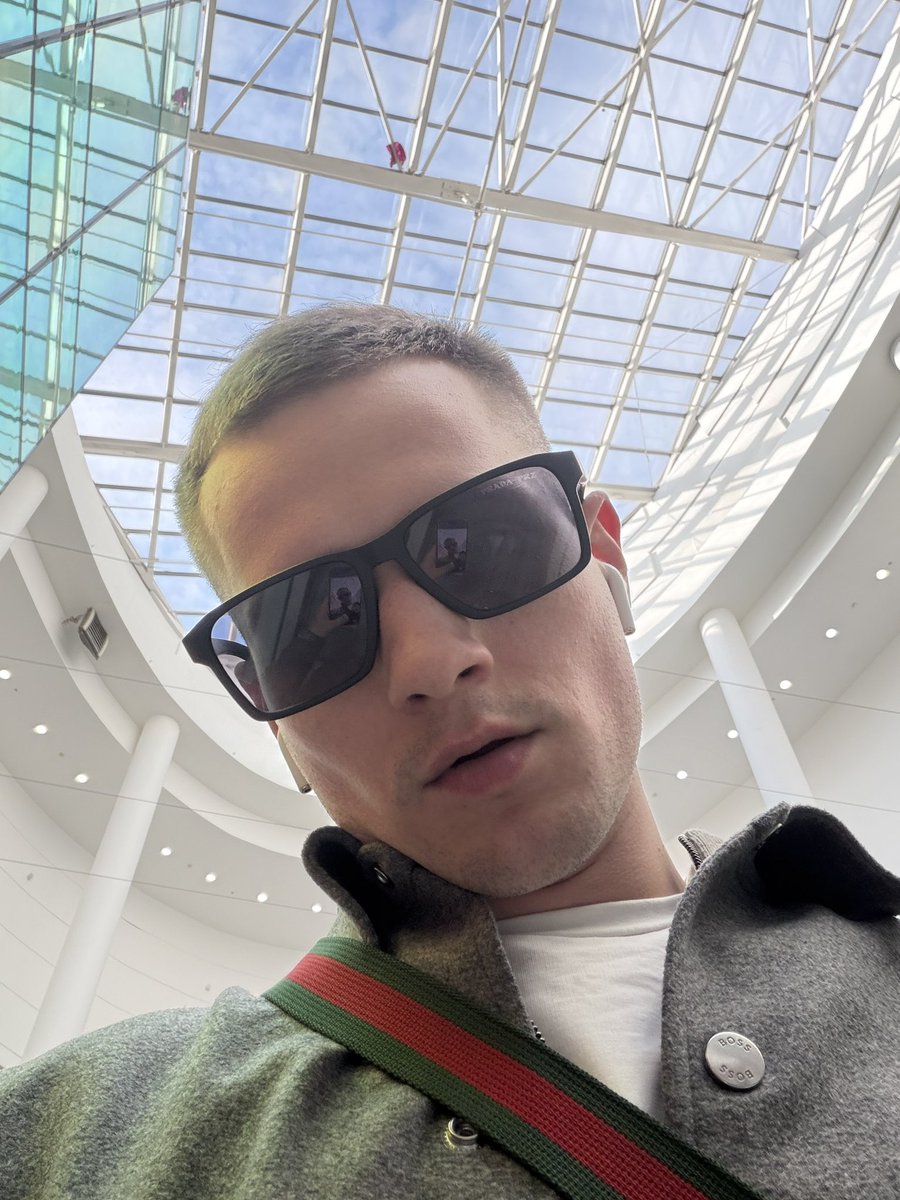 Лев, который не против tweet media